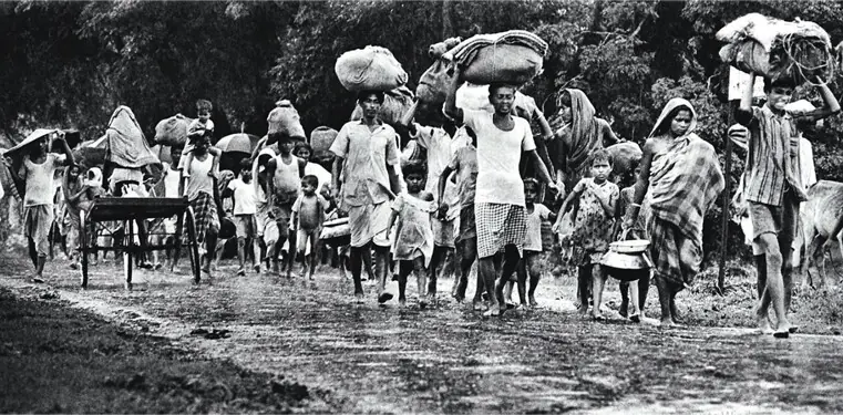  Millions of refugees fled East Bengal with bare belongings in search of safety in 1971. Raghu Rai had accompanied Indian forces to Dhaka during the war, and gifted his photographs to Dawn for its special report on 70 years of Partition. 