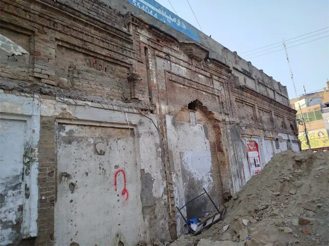   The front wall of the deorhi became visible last January after shops built in front of it were razed. &ndash; Photos by the writer  
