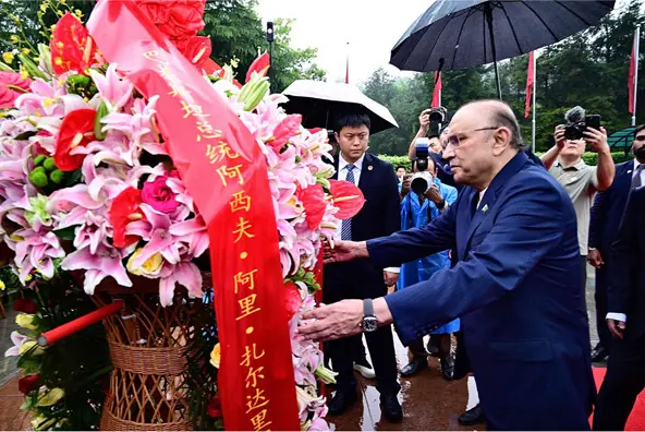 President pays tribute to Chairman Mao in his hometown