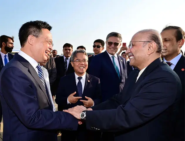  PRESIDENT Asif Ali Zardari being seen off by Wang Qiyang, party secretary of the Communist Party of China, Hainan, at Sanya Airport.&mdash;APP 