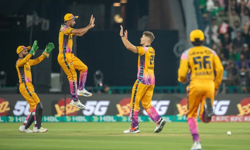 Hardie's 4-wicket haul put Peshawar Zalmi in strong position with a 130-run target to win PSL final
