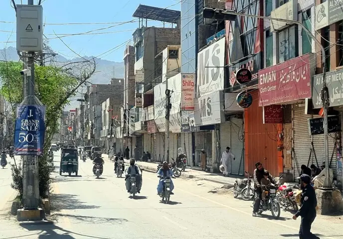   SHOPS are closed and vehicular traffic remains thin in Quetta following a strike called by the JUI-F.&mdash;PPI  