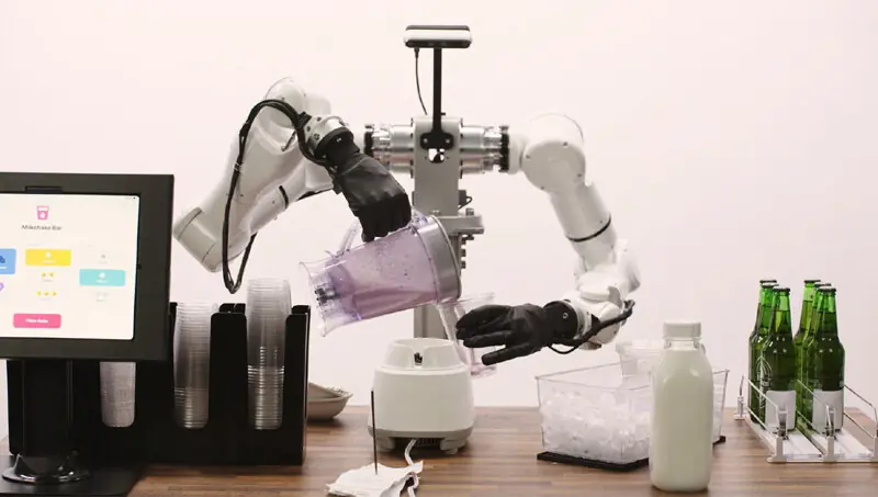  GENESIS AI&rsquo;s dexterous robotic hands pour a smoothie with coordinated two-hand control at the company&rsquo;s facility in San Carlos, California.&mdash;Reuters 