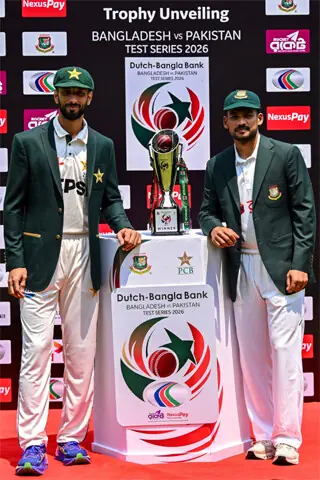   PAKISTAN captain Shan Masood (L) and his Bangladesh counterpart Najmul Hossain Shanto pose with the series trophy at the Sher-e-Bangla National Cricket Stadium on Thursday.&mdash;AFP  