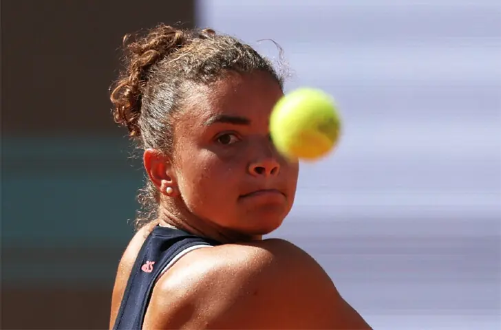 ITALY’S Jasmine Paolini eyes a return against Leolia Jeanjean of France during their Italian Open second round match at Foro Italico on Thursday.—Reuters