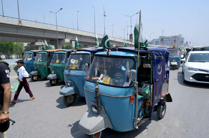  Rickshaw drivers hold a rally in Peshawar on Thursday to mark Marka-i-Haq anniversary. &mdash; APP 