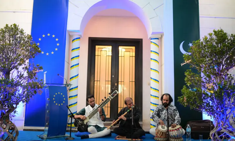  Pakistani musicians Kamran Rahi, Mohammad Salman Adil and Mohammad Arslan Nizami play anthems of the EU and Pakistan.  &mdash; White Star 