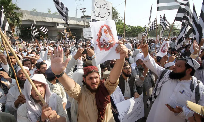  JUI-F workers stage a protest in Peshawar on Friday. &mdash; White Star 