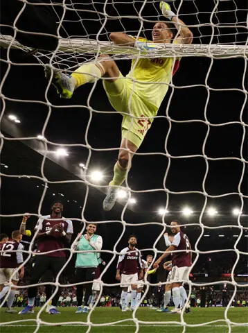  BIRMINGHAM: Aston Villa goalkeeper  Emiliano Martinez celebrates after winning the Europa League semi-final second leg against Nottingham Forest at Villa Park.&mdash;Reuters  