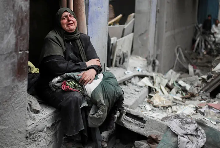  A woman cries at the site of an Israeli air strike on houses at a refugee camp in Gaza City.&mdash;Reuters 
