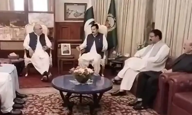 Governor Kundi meets PTI leaders, asserts KP's case should be presented 'firmly, collectively' to the Centre