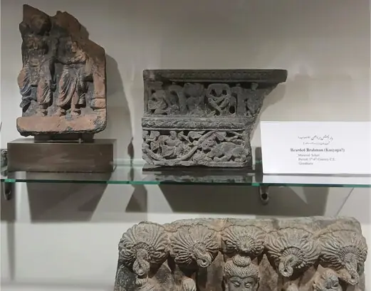  Artifacts from the 3rd to 4th century made in schist stone. 