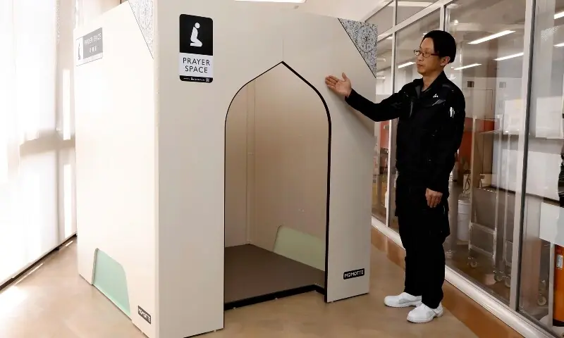 Japan develops easy-to-install prayer room for Muslims