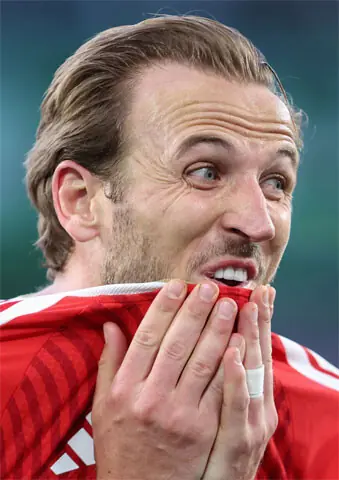 WOLFSBURG: Bayern Munich’s Harry Kane reacts after missing a penalty during the Bundesliga match against Wolfsburg at Volkswagen Arena.—AFP