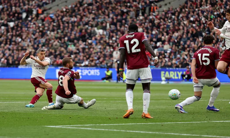 LONDON: Arsenal’s Leandro Trossard (L) scores the winner during the Premier League match against West Ham United at the London Stadium on Sunday.—AFP