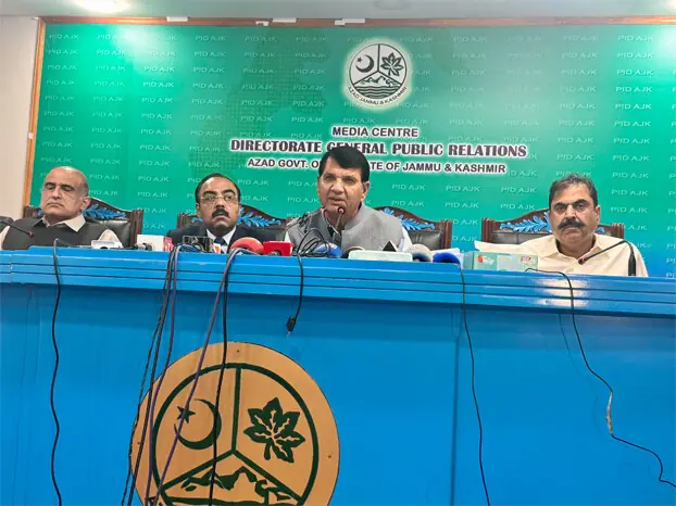  Flanked by AJK ministers Chaudhry Qasim Majeed and Deewan Ali Chughtai, Amir Muqam addresses a presser.&mdash;Photo by writer 