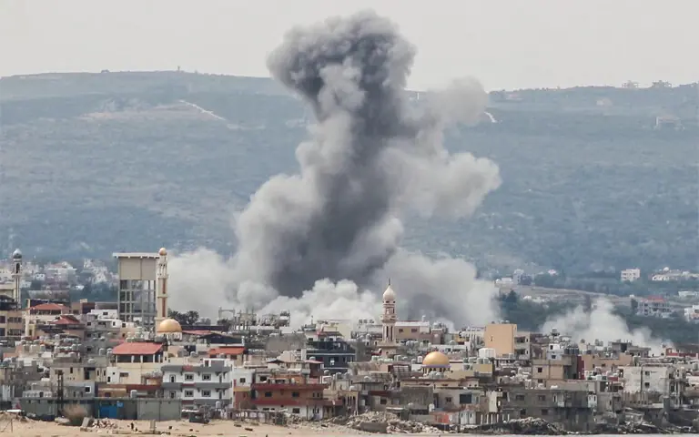 TYRE: Smoke rises from the site of an Israeli airstrike that targeted the area of Ras Al-Ain. Israel has intensified its attacks in south Lebanon despite an April 17 ceasefire that aimed to halt the fighting. —AFP
