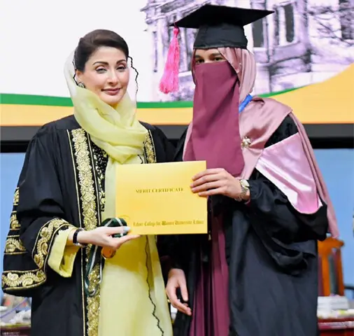 Chief Minister Maryam Nawaz gives away a degree to a student during the LCWU convocation. — Dawn