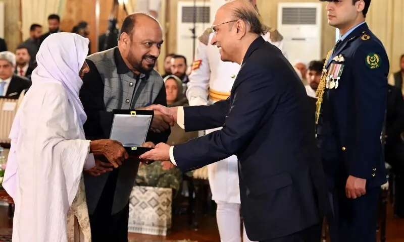 Liaqat posthumously awarded for foiling suicide attack