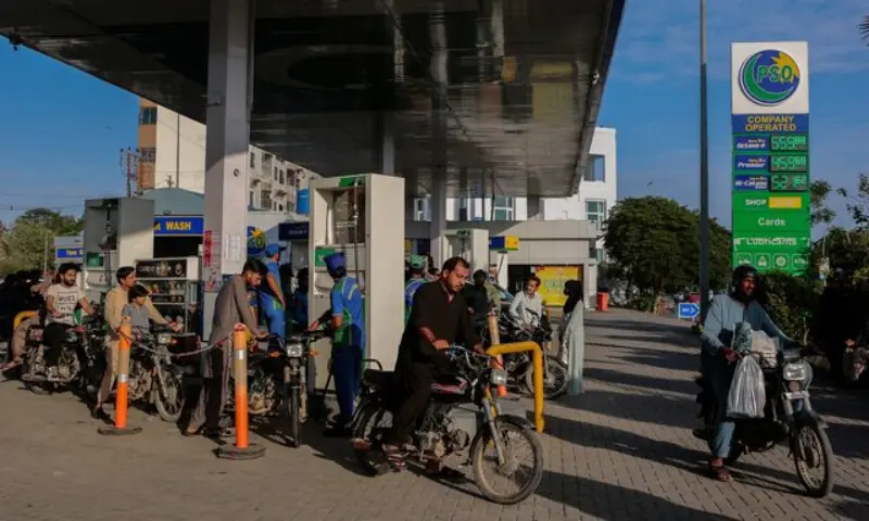 Govt reduces petrol, diesel prices by Rs5