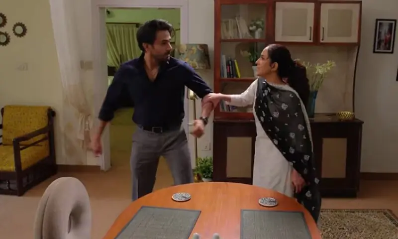 Junaid (Ali Ansari) does not fall into Jehan Ara’s trap and remains loyal to his wife Myra (Anoushay Abbasi)