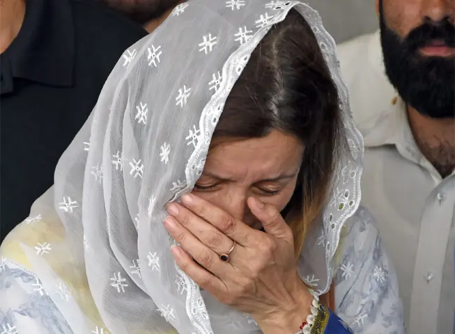 Sana Yousaf’s mother breaks down while talking to media after the court verdict on Tuesday. — Online