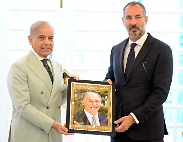  PM Shehbaz Sharif presents a commemorative stamp to Prince Rahim Aga Khan, issued in honour of his late father, Prince Karim Aga Khan IV, for his services to Pakistan.&mdash;PPI 