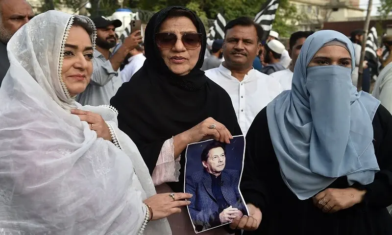 PTI workers and activists of the Haqooq-e-Khalq Movement staged a protest outside the Lahore press club in support of their demands. — Murtaza Ali