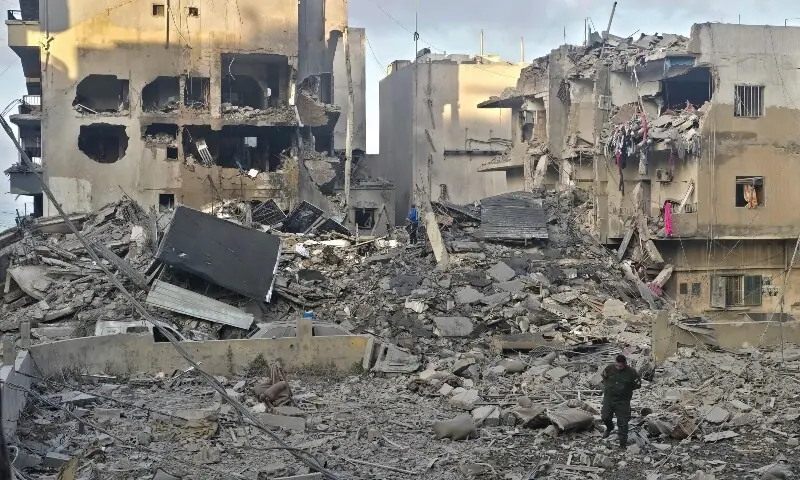 people inspect the site of an Israeli strike in the southern Lebanese coastal city of Tyre on May 23, 2026. &mdash;AFP