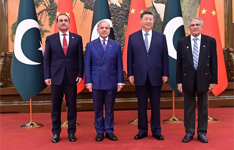 PRIME Minister Shehbaz Sharif, Field Marshal Asim Munir and Deputy Prime Minister Ishaq Dar pose for a photo with Chinese President Xi Jinping.—APP
