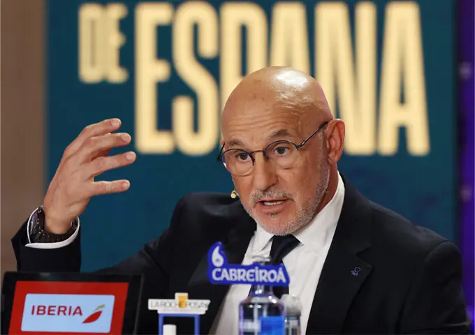SPAIN’S coach Luis de la Fuente gestures during a press conference at Edificio Telefonica on Monday.—Reuters