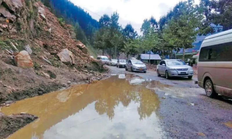 Stranded tourists leave for home as key road in Kohistan cleared