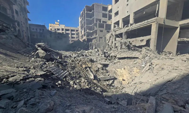  Rubbles of the destroyed buildings is pictured at the site of an Israeli strike in the southern Lebanese city of Tyre on May 31, 2026. - AFP 