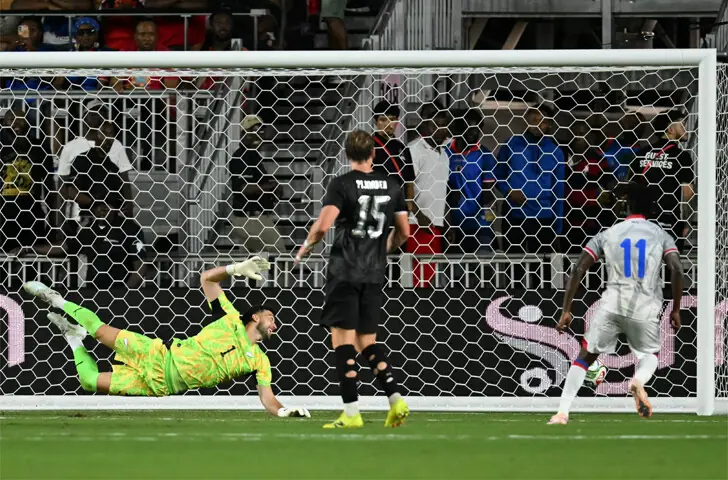  FORT LAUDERDALE: New Zealand goalkeeper Max Crocomb fails to block a shot by Haiti&rsquo;s Duke Lacroix during their international friendly at the Inter Miami CF Stadium.&mdash;AFP 