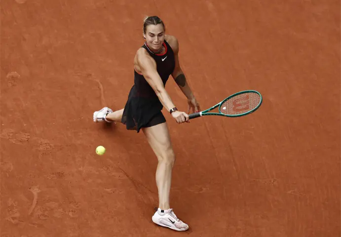  PARIS: Belarus&rsquo; Aryna Sabalenka returns a shot against Diana Shnaider of Russia during their French Open quarter-final at the Roland Garros Complex on Wednesday.&mdash;Reuters 