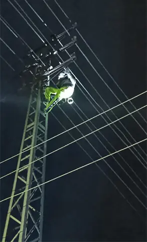   A labourer works on a transmission line in Larkana.&mdash;Dawn  