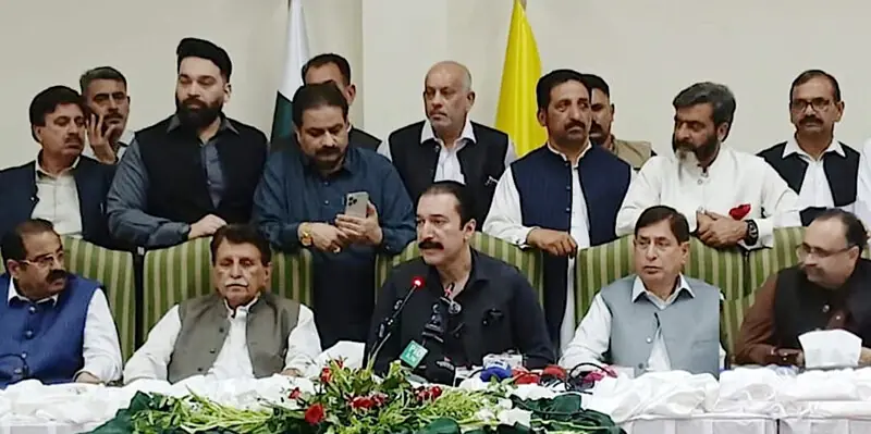   FLANKED by PML-N and PPP leaders, AJK Prime Minister Faisal Mumtaz Rathore reads out the resolution unanimously adopted at the multiparty conference.&mdash;Photo by the writer  