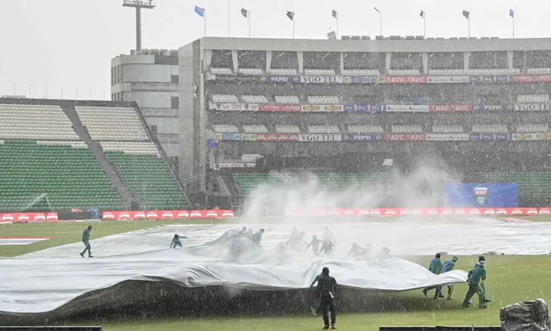  LAHORE: Groundsmen rush to cover the outfield during a rain shower before the start of the third and final one-day match between Australia and Pakistan at the Gaddafi Stadium. Pakistan won the match by four wickets, clinching a 2-1 victory in the three-match series. &mdash;AFP 