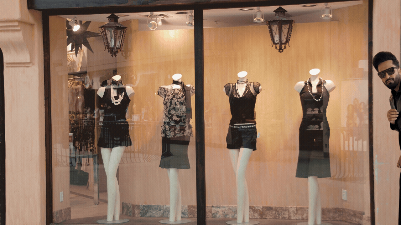 Who's wearing 'short dresses' in Punjab's bazaars and streets, Falak Shabir?