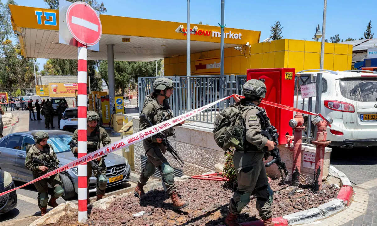 One killed, 5 wounded in Israel shooting attacks; suspect dead