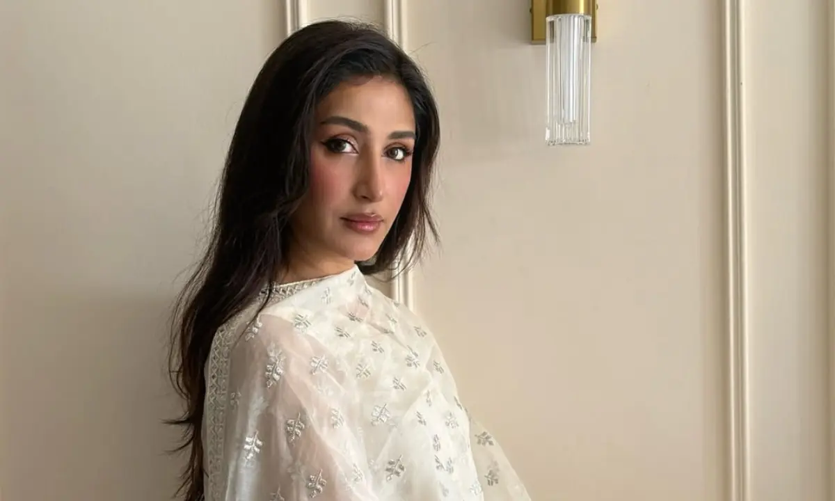 Hira Tareen cautions fellow actors to read their contracts carefully to avoid AI exploitation Hira Tareen cautions fellow actors to read their contracts carefully to avoid AI exploitation