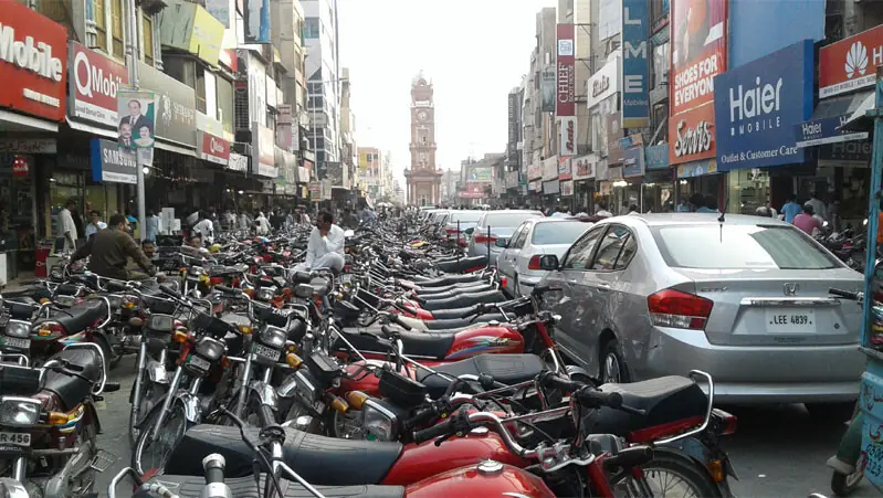 Lack of a designated area results in haphazard parking of vehicles in streets adjoining Kutchery Bazaar, leading to traffic congestion around Kutchery Bazaar | Photo by the writer