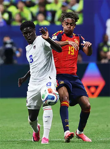  ATALANTA: Cape Verde&rsquo;s Joao Paulo (L) and Lamine Yamal of Spain vie for the ball during their Group &lsquo;H&rsquo; match at the Atlanta Stadium.&mdash;Reuters 