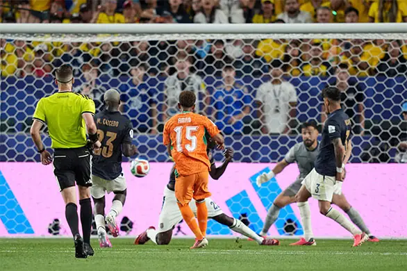  PHILADELPHIA: Ivory Coast&rsquo;s Amad Diallo (C) scores against Ecuador during their Group &lsquo;E&rsquo; match at the Philadelphia Stadium.&mdash;Reuters 