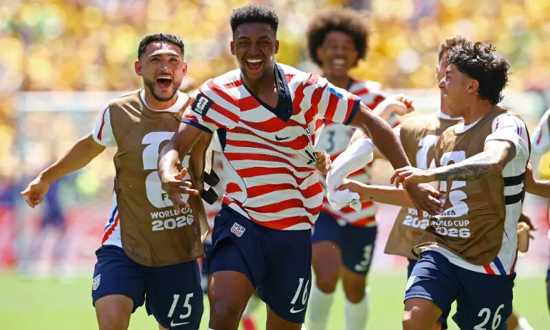 US advance to World Cup round of 32 with dominant 2-0 win over Australia