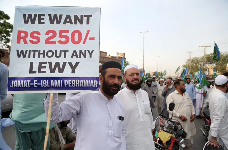 Jamaat-i-Islami workers stage a protest outside the Governor’s House, Peshawar, on Friday. — White Star
