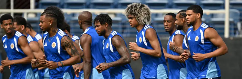  BOCA RATON (Florida): Cura&ccedil;ao players warm up during a training session at Florida Atlantic.&mdash;AFP 