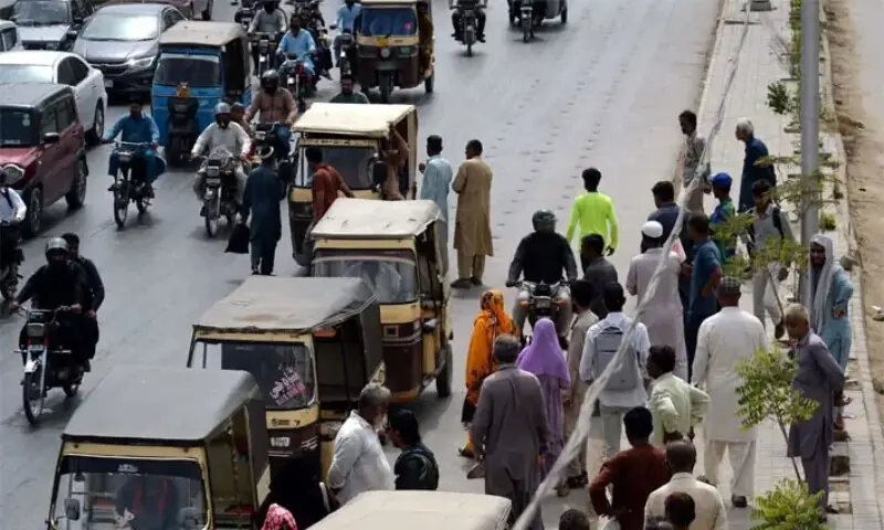 Citizens continue to suffer as transporters' strike enters second day in Karachi