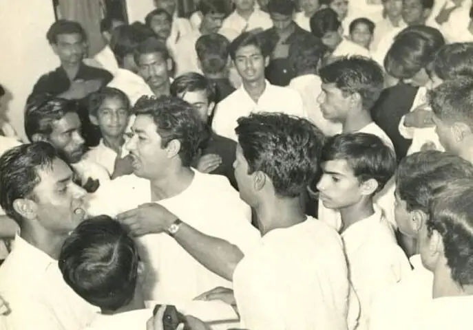  Sachey Bhai reciting a noha during a Muharram gathering: Sachey Bhai was both a trendsetter and an indelible feature of Karachi&rsquo;s Muharram landscape | Facebook/SacheyBhai 