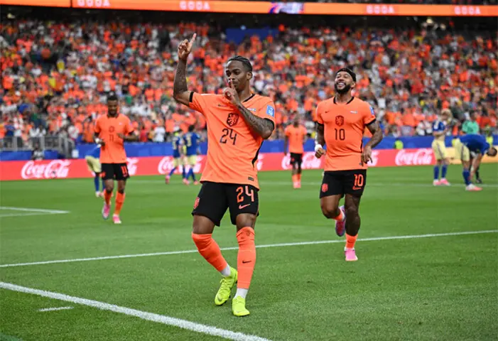 HOUSTON: Crysencio Summerville of the Netherlands rejoices after scoring against Sweden during their Group ‘F’ match at the Houston Stadium.—Reuters
